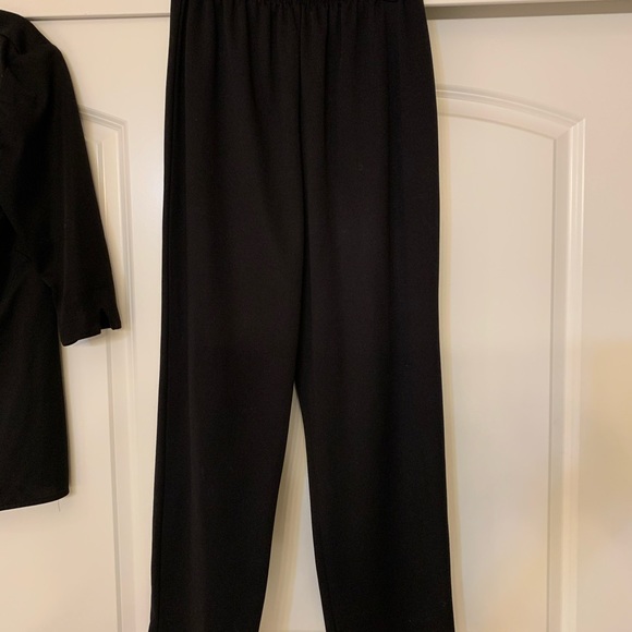 button down blouse & pant suit. - Picture 3 of 6